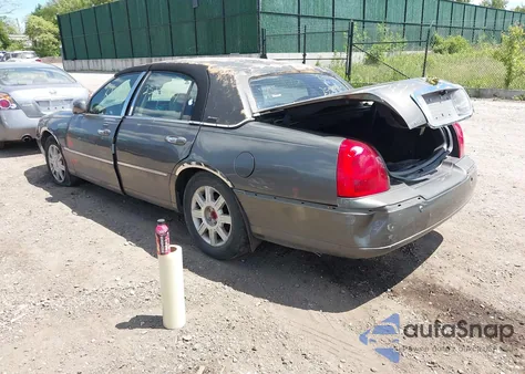 2004 Lincoln Town Car Signature из США, поврежденный, VIN 1LNHM81W74Y652349